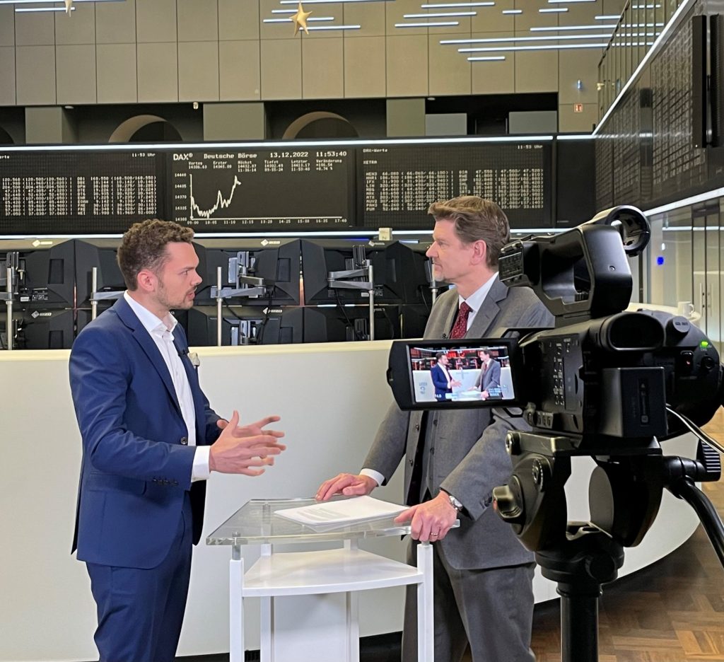 Honorarfinanz AG Stuttgart-Killesberg / Manuel J. Ellwanger